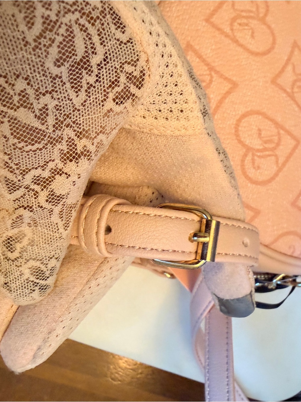 Juicy Couture Heart Crossbody Bag NWT $118 Retail + Bonus Airplane Gifts Added - Picture 14 of 15
